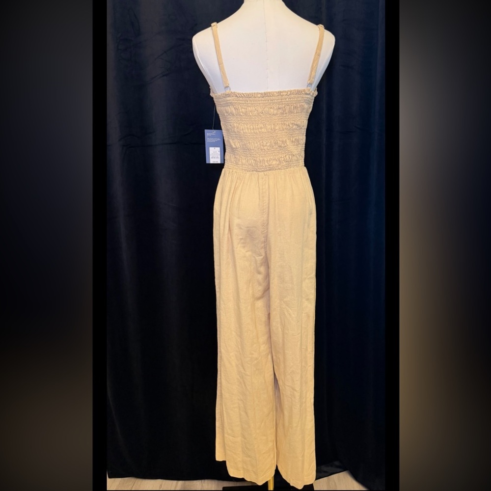 NWT - Universal Threads Jumpsuit Beige Tan Smocked Linen. Size S - Picture 3 of 7